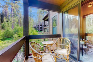 Property grounds - Aspen Grove condo near Kings Beach & Northstar Village with balcony (Truckee)