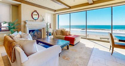 Opulent oceanfront house in Mussel Shoals with rooftop deck & retractable walls