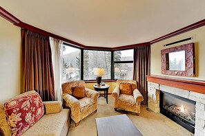TV, fireplace