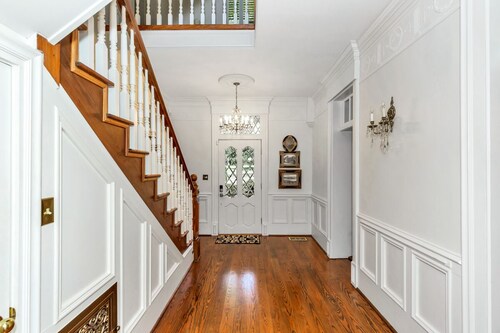 Cochran-Jackson House:  Step back in time and still enjoy the modern amenities!!