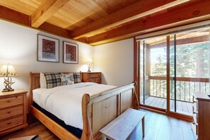 2 bedrooms, internet, bed sheets - Sophisticated Gold Bend Getaway | Fireplace | Free Ski Shuttle, Pool, Hot Tub (Truckee)