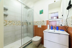 Shower, hair dryer, towels, shampoo