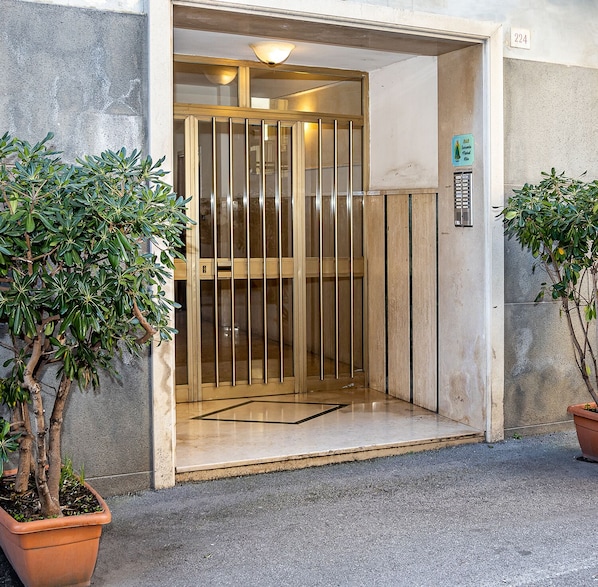 Exterior detail - Lovely Bed and Breakfast in center of Sorrento (Sorrento)