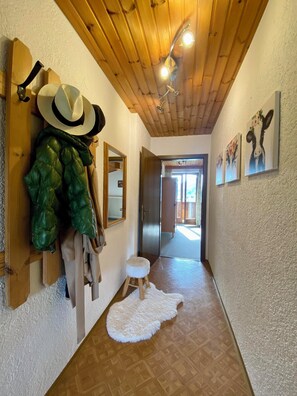 Interior - Holiday Home 'Haus Wolfbachgut' with Mountain View, Balconies & Wi-Fi (Taxenbach)