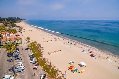 Old Yacht Club Inn All-Suite Getaway - 1 Block to East Beach, Walk Everywhere