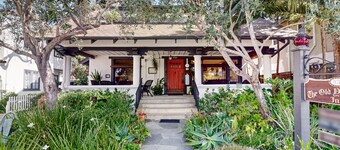 Old Yacht Club Inn All-Suite Getaway - 1 Block to East Beach, Walk Everywhere