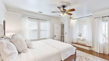 5 quartos, escrivaninha, ferros/tábuas de passar roupa