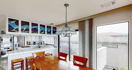 Modern Ocean-View Dream w/ Chefs Kitchen, Patio & Balcony - Walk to Beach