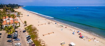 Ground-floor Seaside Suite with charming patio - 2-minute walk to beach