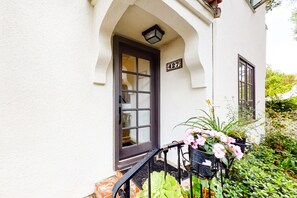 تفاصيل الفندق من الخارج