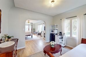 1 chambre, bureau, accĂšs Internet, draps fournis