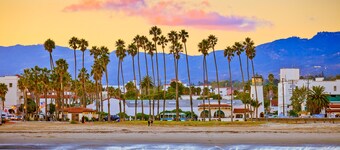 Sunny corner studio - 1 block to East Beach