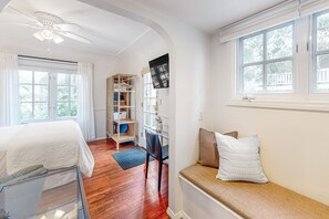 1 bedroom, internet, bed sheets