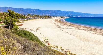 Charming 229-sq-ft studio near Stearns Wharf & 1 block to famed East Beach