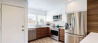 Contemporary Condo | Mountain Views & Balcony | 1 Block to Beach