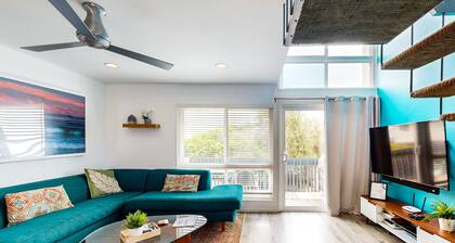 Contemporary Condo | Mountain Views & Balcony | 1 Block to Beach