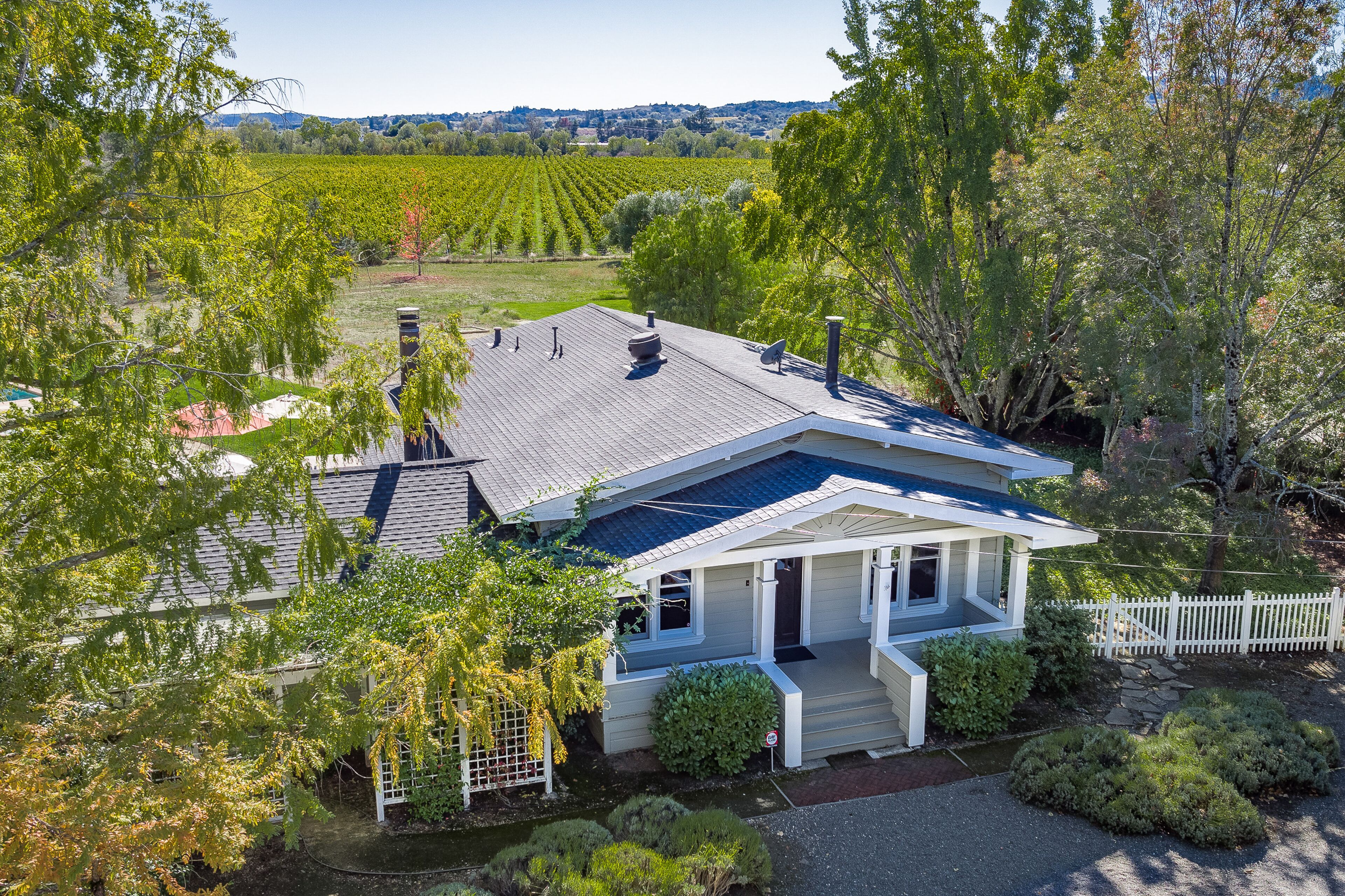 Stunning Retreat Overlooking Vineyards w/ Pool, Hot Tub & Guest Suite