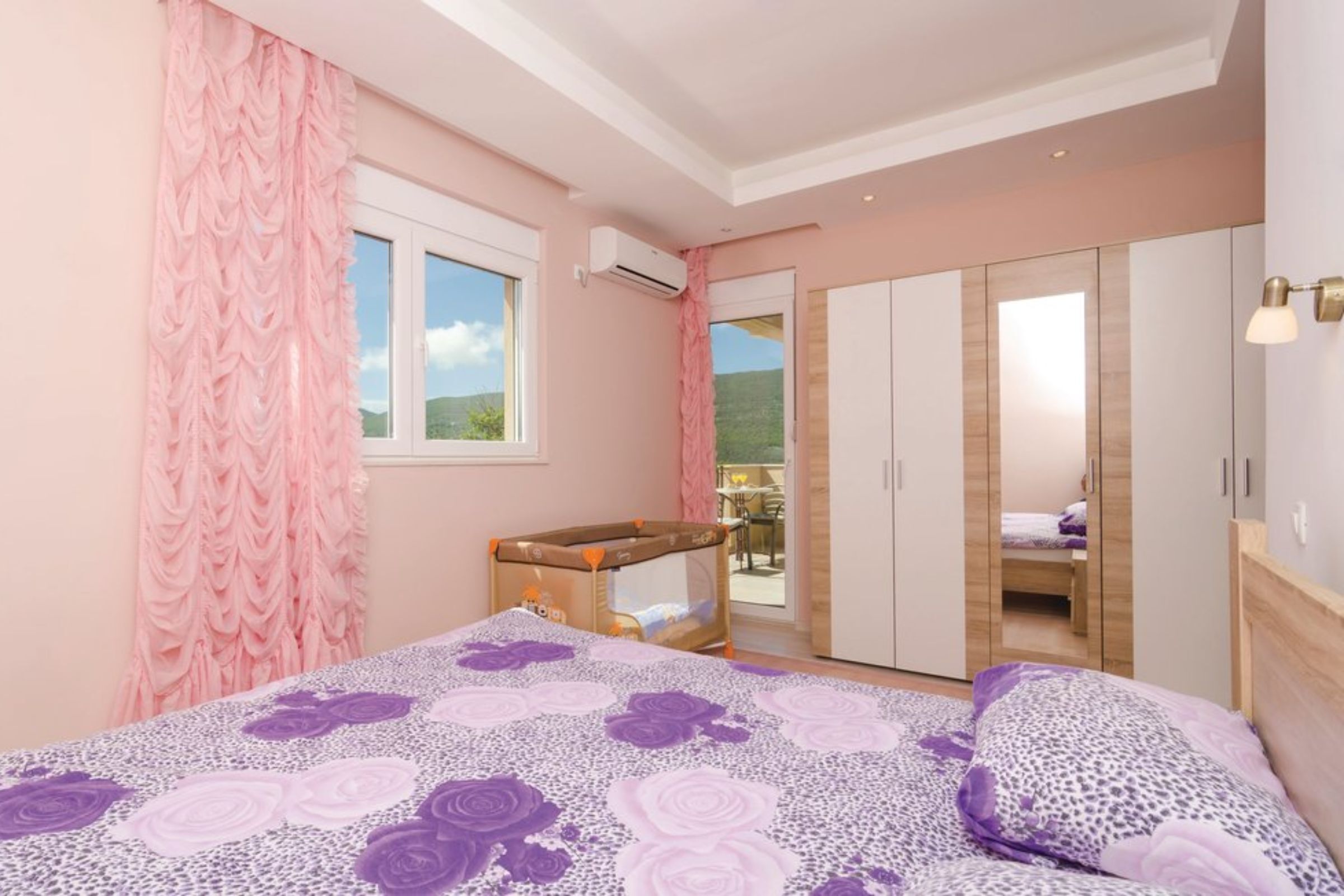 3 chambres, fer et planche à repasser, Wi-Fi gratuit, draps fournis