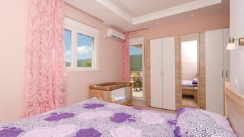 3 bedrooms, iron/ironing board, free WiFi, bed sheets