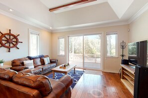 Televisión y chimenea 