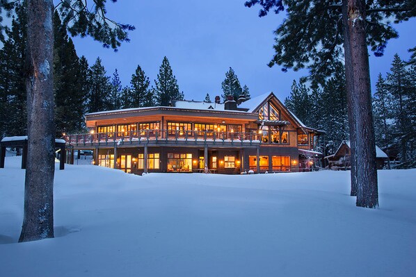 Exterior - Classic cabin comfort in the pines – well-equipped and family approved! (Truckee)