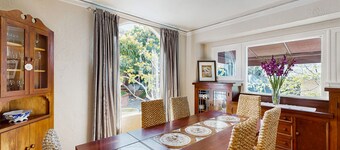The Avenue: Charming hideaway with private deck & peeks of ocean, near downtown
