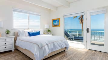 4 bedrooms, desk, free Internet, bed sheets