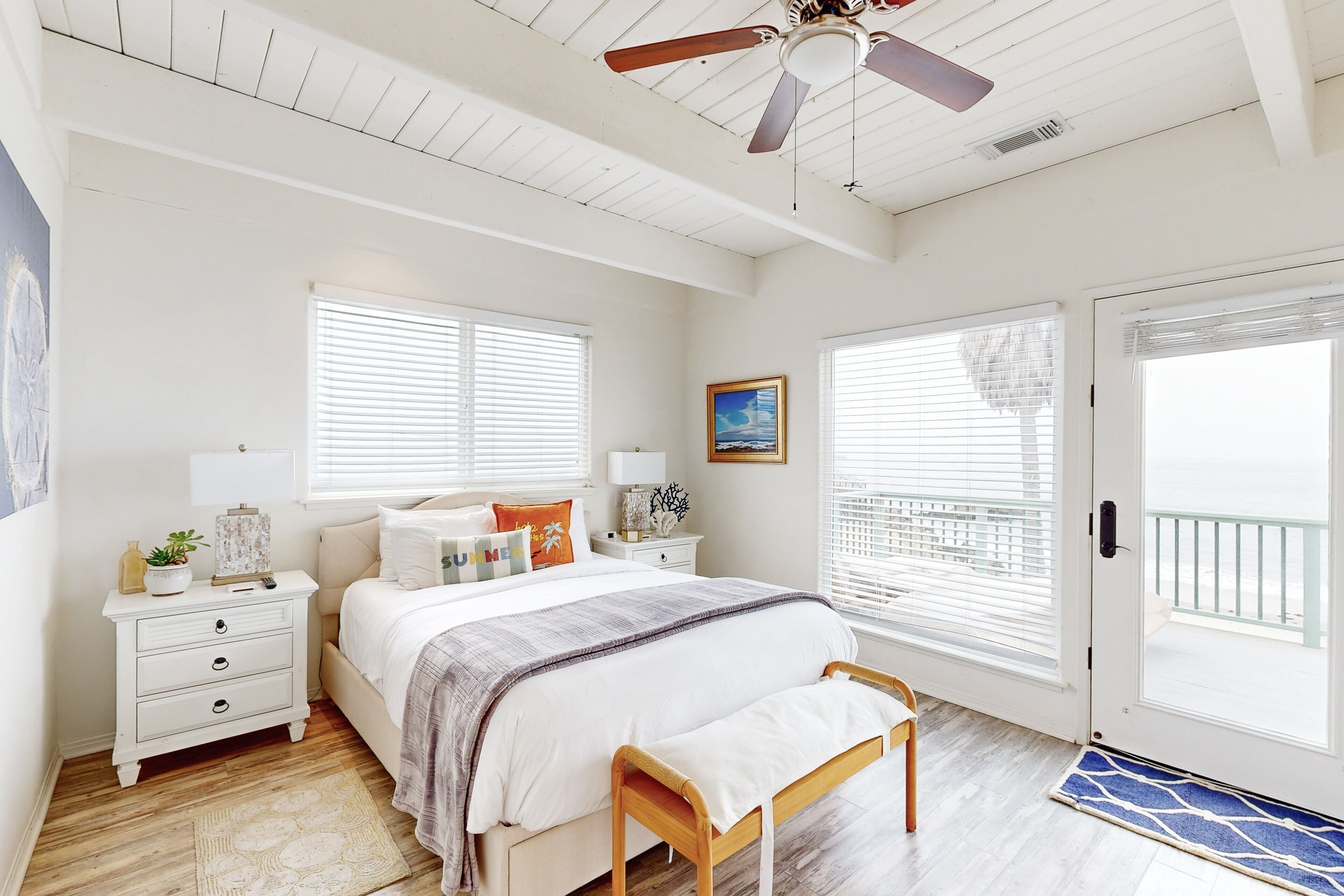 4 多间卧室、办公桌、免费上网、床单