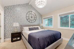 3 bedrooms, iron/ironing board, Internet, bed sheets - Luxury Condo with Private Patio, Fire Pit & Grill | Walk to Disneyland (Anaheim)