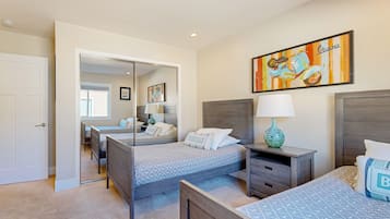 3 habitaciones, tabla de planchar con plancha, internet y ropa de cama