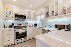 Fridge, microwave, oven, stovetop - Luxury Condo with Private Patio, Fire Pit & Grill | Walk to Disneyland (Anaheim)