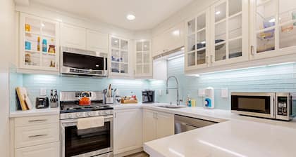 Luxury Condo with Private Patio, Fire Pit & Grill | Walk to Disneyland