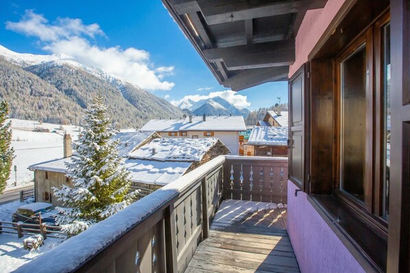 Balcony - Casa Cisi ski in-Ski out 20m, Livigno, Italy (Livigno)