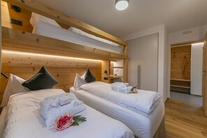 2 makuuhuonetta, silitysrauta/-lauta, ilmainen Wi-Fi, vuodevaatteet