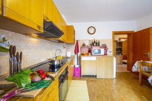 Fridge, microwave, oven, stovetop - Casa Silvia Ski in, Livigno, Italy (Livigno)