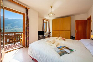 3 bedrooms, free WiFi, bed sheets