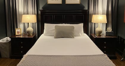3-story Bourbon Luxe Historic Retreat 2 mi to Whiskey Row-NULU