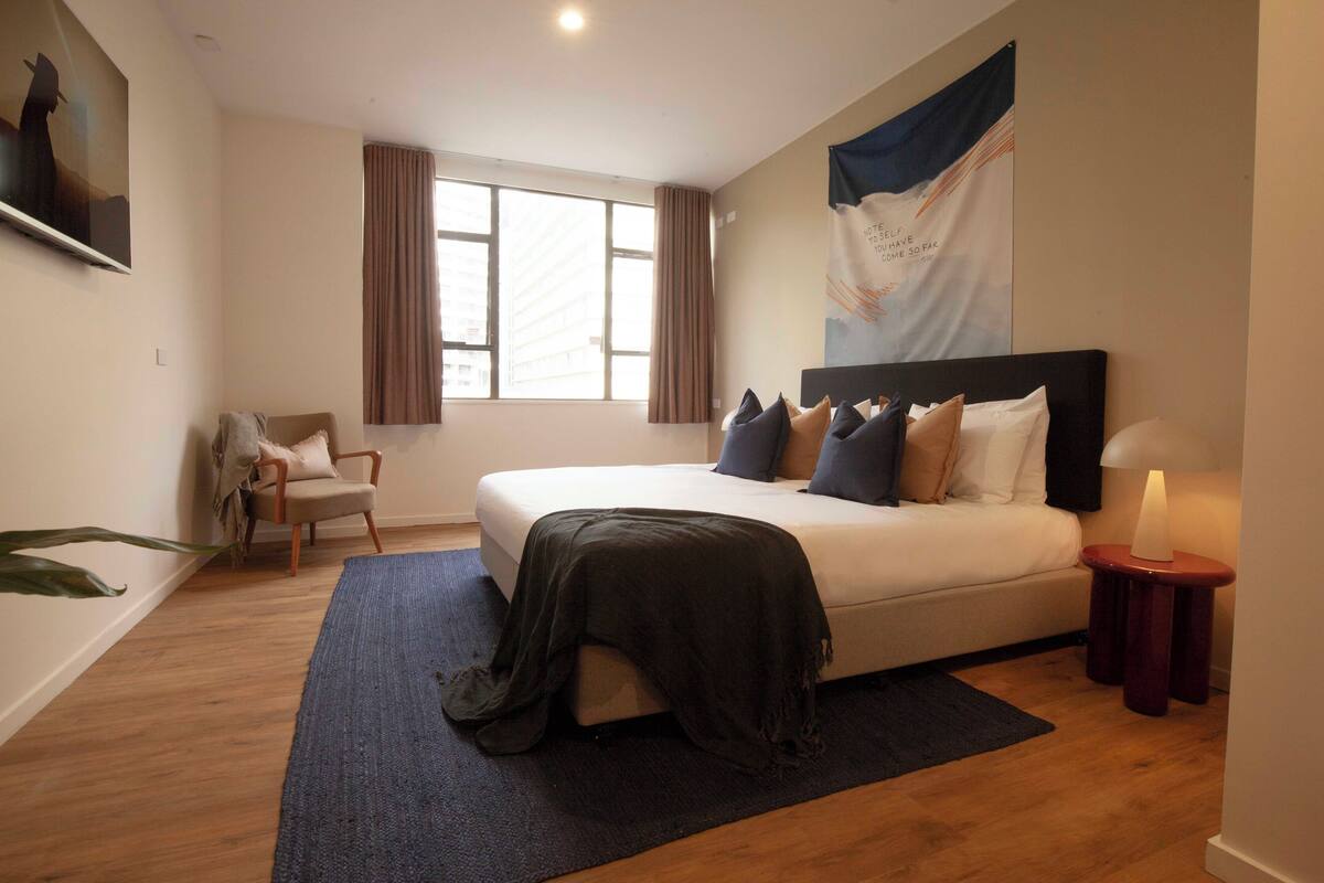 Free WiFi, bed sheets