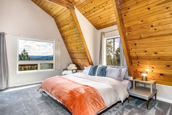 5 bedrooms, desk, iron/ironing board, free WiFi