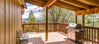 Mountain Retreat- Mid Century Style. Stunning Views. Hot Tub.  On-Site Massage