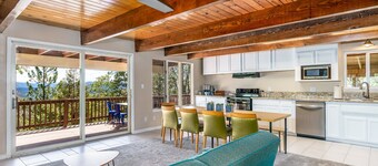 Mountain Retreat- Mid Century Style. Stunning Views. Hot Tub.  On-Site Massage