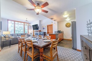 Dining - Village 3BR, 3BA – Walk to Gondola & Spa 550 (Mammoth Lakes)