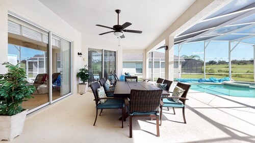 Highlands Escape - Beautiful Pool home with Jacuzzi, Games Room, close to all Orlando attractions.