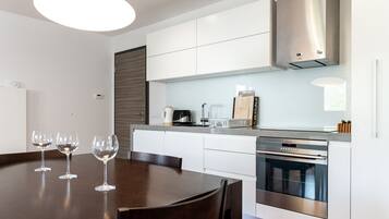 Fridge, microwave, oven, dishwasher