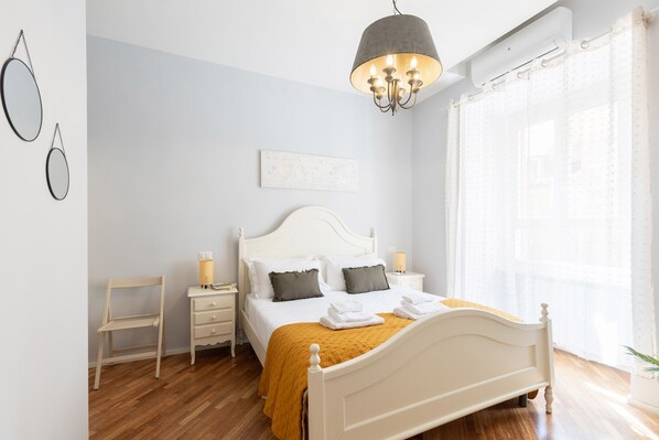 2 bedrooms, iron/ironing board, WiFi, bed sheets - Charming Abode in Trastevere (Roma)