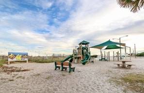 Children’s area - Ocean Lakes Sunny Beach House With Huge Porches 4 Bed 3 Bath (Myrtle Beach)