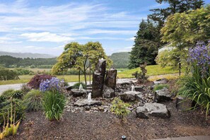 Property grounds - Picturesque Retreat On 80 Acres of Organic Farmland, Farm Animals Galore In Middle of Wine Country (Yamhill)