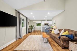 TV - Picturesque Retreat On 80 Acres of Organic Farmland, Farm Animals Galore In Middle of Wine Country (Yamhill)