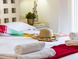 2 chambres, fer et planche à repasser, accès Internet, draps fournis