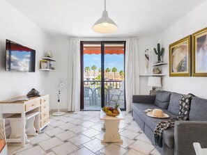 TV - 231 PARQUE SANTIAGO II 2 BEDROOM 2 BATHROOM Wifi, BEACH & POOL! (Arona)